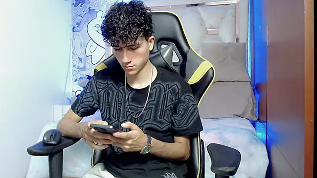 Snapshot of johnny_cagee chatting on 10-26-25, 03:56 johnny cagee online show from 10-26-25, 03:56