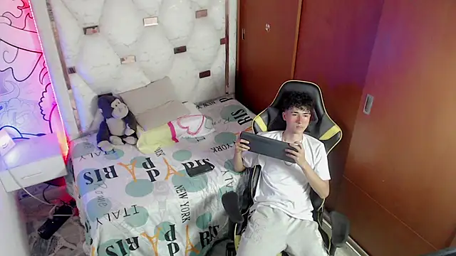 Snapshot of johnny_cagee chatting on 11-15-25, 03:59 johnny cagee online show from 11-15-25, 03:59