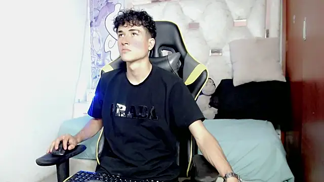 Snapshot of johnny_cagee chatting on 01-06-26, 04:05 johnny cagee online show from 01-06-26, 04:05