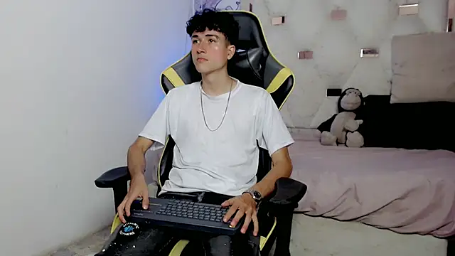 Snapshot of johnny_cagee chatting on 01-08-26, 06:48 johnny cagee online show from 01-08-26, 06:48