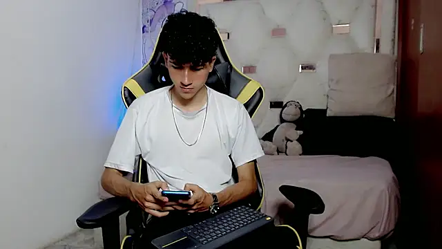 Snapshot of johnny_cagee chatting on 01-09-26, 04:15 johnny cagee online show from 01-09-26, 04:15