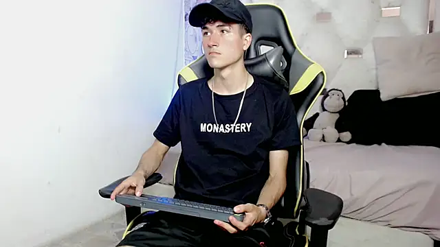 Snapshot of johnny_cagee chatting on 01-12-26, 03:23 johnny cagee online show from 01-12-26, 03:23