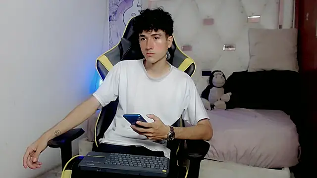 Snapshot of johnny_cagee chatting on 01-15-26, 03:55 johnny cagee online show from 01-15-26, 03:55