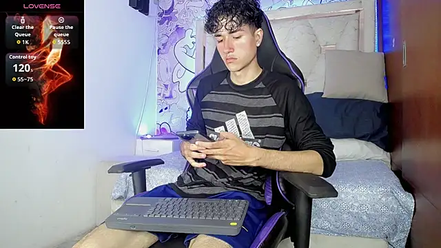 Snapshot of johnny_cagee chatting on 03-05-26, 04:19 johnny cagee online show from 03-05-26, 04:19