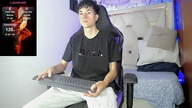 Snapshot of johnny_cagee chatting on 03-06-26, 03:25 johnny cagee online show from 03-06-26, 03:25