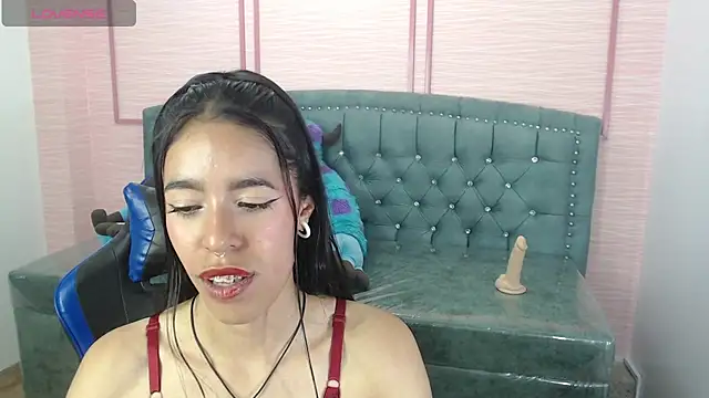 Snapshot of stephania_t chatting on 02-13-25, 01:26 stephania t online show from 02-13-25, 01:26