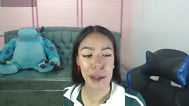 Snapshot of stephania_t chatting on 02-18-25, 10:27 stephania t online show from 02-18-25, 10:27