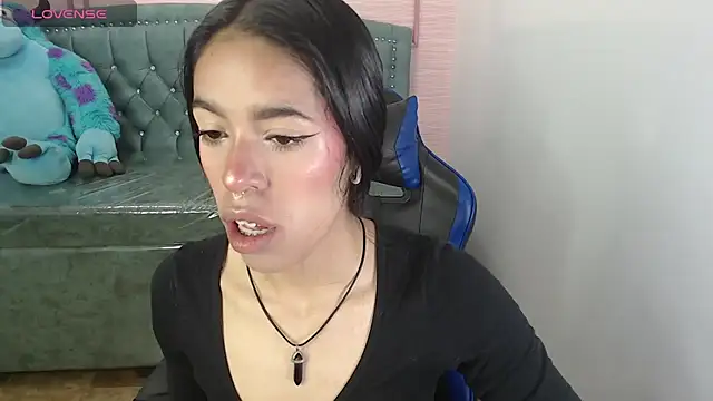 Snapshot of stephania_t chatting on 02-20-25, 10:27 stephania t online show from 02-20-25, 10:27