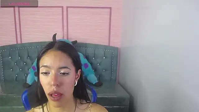 Snapshot of stephania_t chatting on 02-25-25, 03:42 stephania t online show from 02-25-25, 03:42