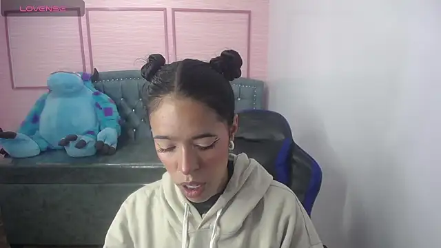 Snapshot of stephania_t chatting on 03-01-25, 10:34 stephania t online show from 03-01-25, 10:34