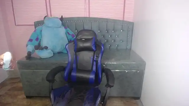 Snapshot of stephania_t chatting on 03-08-25, 01:57 stephania t online show from 03-08-25, 01:57