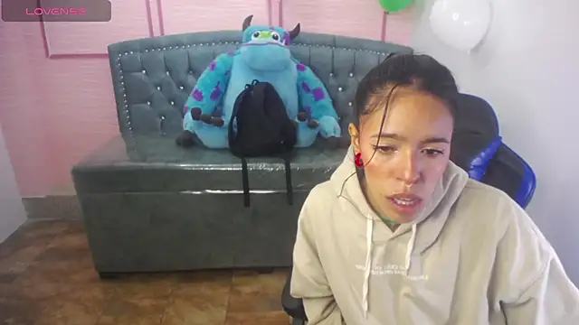 Snapshot of stephania_t chatting on 03-15-25, 10:46 stephania t online show from 03-15-25, 10:46