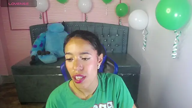 Snapshot of stephania_t chatting on 03-15-25, 01:51 stephania t online show from 03-15-25, 01:51