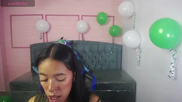 Snapshot of stephania_t chatting on 03-17-25, 10:49 stephania t online show from 03-17-25, 10:49