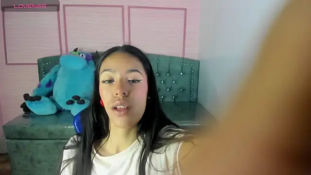 Snapshot of stephania_t chatting on 03-22-25, 10:49 stephania t online show from 03-22-25, 10:49