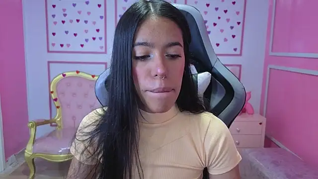 Snapshot of stephania_t chatting on 09-09-25, 11:32 stephania t online show from 09-09-25, 11:32