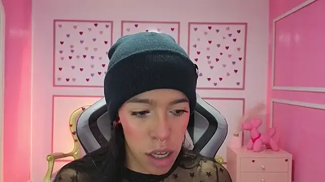 Snapshot of stephania_t chatting on 09-18-25, 11:34 stephania t online show from 09-18-25, 11:34