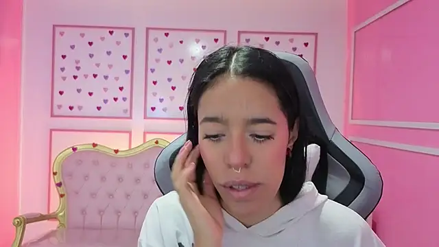 Snapshot of stephania_t chatting on 09-25-25, 11:36 stephania t online show from 09-25-25, 11:36