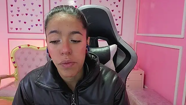 Snapshot of stephania_t chatting on 09-26-25, 11:36 stephania t online show from 09-26-25, 11:36