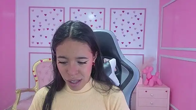 Snapshot of stephania_t chatting on 09-29-25, 11:37 stephania t online show from 09-29-25, 11:37