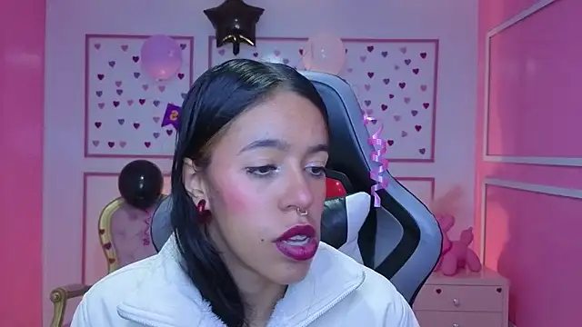 Snapshot of stephania_t chatting on 10-16-25, 12:06 stephania t online show from 10-16-25, 12:06