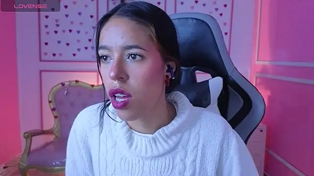 Snapshot of stephania_t chatting on 10-17-25, 11:57 stephania t online show from 10-17-25, 11:57