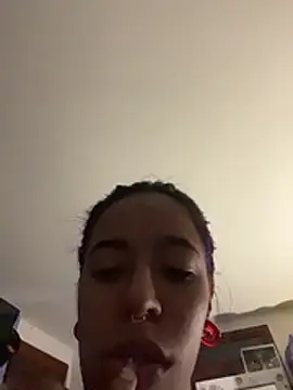 Snapshot of stephania_t chatting on 11-03-25, 04:14 stephania t online show from 11-03-25, 04:14