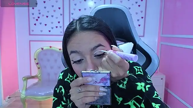 Snapshot of stephania_t chatting on 11-06-25, 11:44 stephania t online show from 11-06-25, 11:44