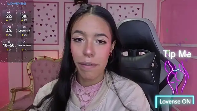 Snapshot of stephania_t chatting on 11-19-25, 12:49 stephania t online show from 11-19-25, 12:49