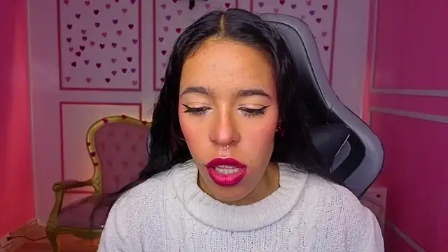 Snapshot of stephania_t chatting on 11-21-25, 11:53 stephania t online show from 11-21-25, 11:53