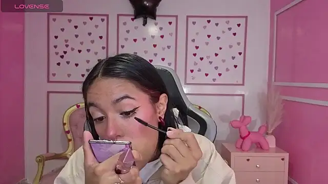 Snapshot of stephania_t chatting on 11-24-25, 12:49 stephania t online show from 11-24-25, 12:49