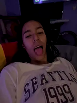 Snapshot of stephania_t chatting on 12-01-25, 03:33 stephania t online show from 12-01-25, 03:33