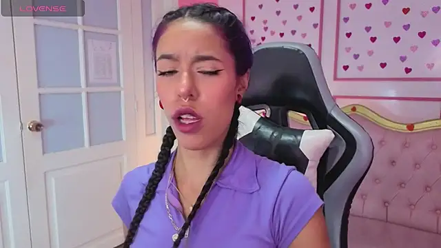 Snapshot of stephania_t chatting on 12-05-25, 12:36 stephania t online show from 12-05-25, 12:36