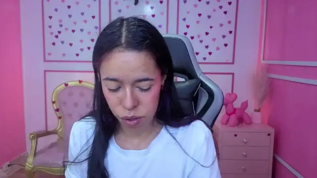 Snapshot of stephania_t chatting on 12-16-25, 11:48 stephania t online show from 12-16-25, 11:48