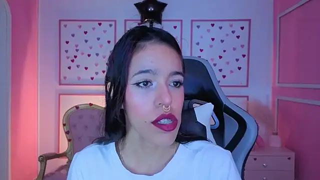 Snapshot of stephania_t chatting on 01-08-26, 12:40 stephania t online show from 01-08-26, 12:40