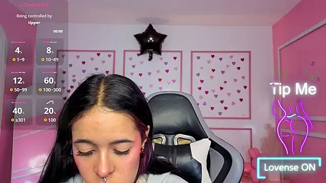 Snapshot of stephania_t chatting on 01-17-26, 12:10 stephania t online show from 01-17-26, 12:10