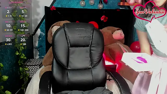 Snapshot of _Sophie__miller chatting on 02-16-25, 07:05 Sophie miller online show from 02-16-25, 07:05