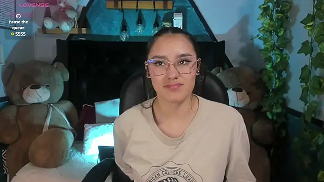 Snapshot of _Sophie__miller chatting on 03-19-25, 07:27 Sophie miller online show from 03-19-25, 07:27