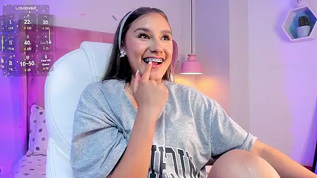 Snapshot of _Sophie__miller chatting on 11-11-25, 08:20 Sophie miller online show from 11-11-25, 08:20