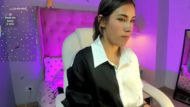 Snapshot of _Sophie__miller chatting on 11-18-25, 07:07 Sophie miller online show from 11-18-25, 07:07