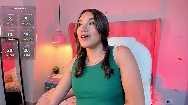 Snapshot of _Sophie__miller chatting on 12-17-25, 07:53 Sophie miller online show from 12-17-25, 07:53