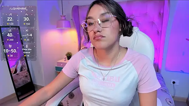 Snapshot of _Sophie__miller chatting on 01-08-26, 08:22 Sophie miller online show from 01-08-26, 08:22