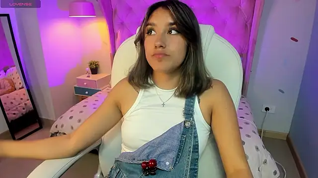 Snapshot of _Sophie__miller chatting on 01-31-26, 07:56 Sophie miller online show from 01-31-26, 07:56