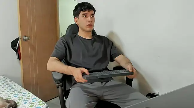 Snapshot of leo030809 chatting on 12-02-24, 10:12 leo030809 online show from 12-02-24, 10:12