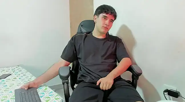 Snapshot of leo030809 chatting on 12-05-24, 01:36 leo030809 online show from 12-05-24, 01:36