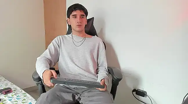 Snapshot of leo030809 chatting on 03-14-25, 04:09 leo030809 online show from 03-14-25, 04:09