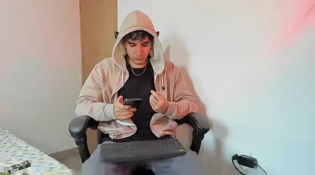 Snapshot of leo030809 chatting on 03-19-25, 11:39 leo030809 online show from 03-19-25, 11:39