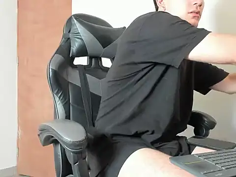 Snapshot of leo030809 chatting on 02-17-26, 06:47 leo030809 online show from 02-17-26, 06:47