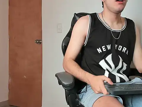 Snapshot of leo030809 chatting on 02-23-26, 05:10 leo030809 online show from 02-23-26, 05:10