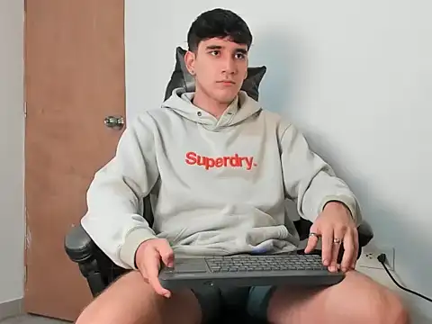 Snapshot of leo030809 chatting on 02-24-26, 03:32 leo030809 online show from 02-24-26, 03:32